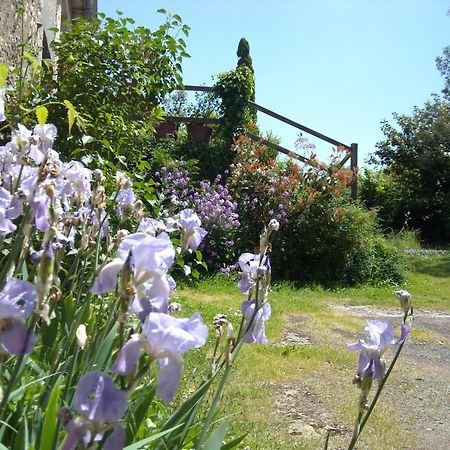 La Tour Des Laudes Bed and Breakfast Breuil-Barret Buitenkant foto