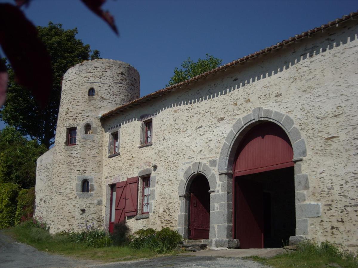 La Tour Des Laudes Bed and Breakfast Breuil-Barret Buitenkant foto
