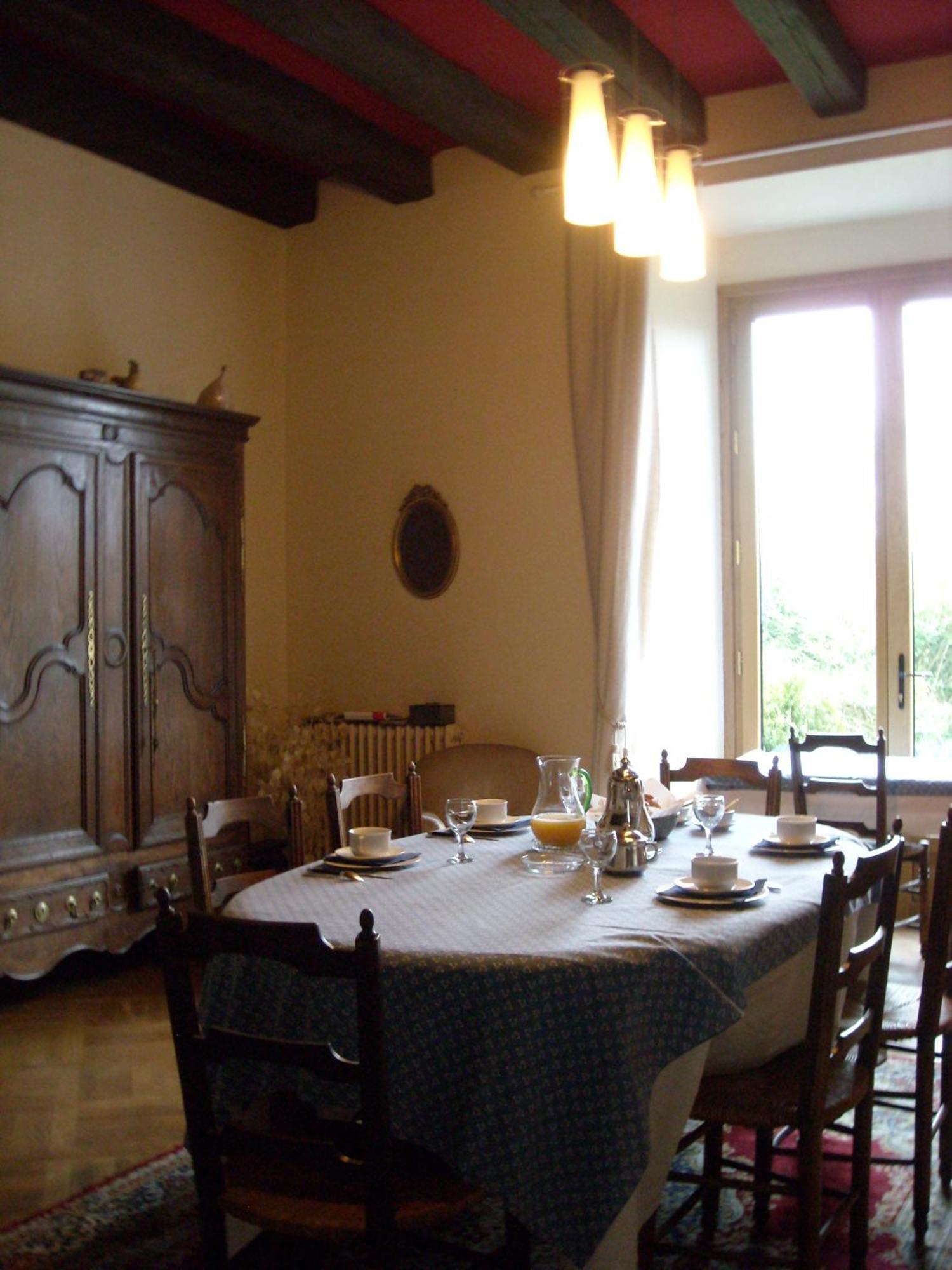 La Tour Des Laudes Bed and Breakfast Breuil-Barret Buitenkant foto