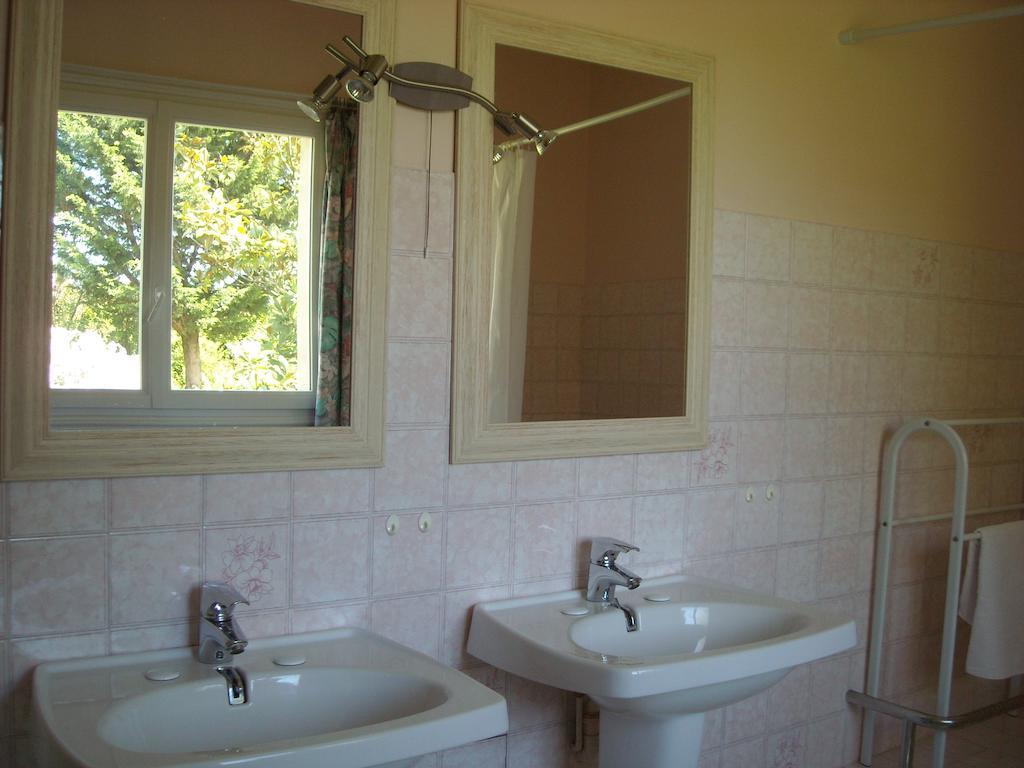 La Tour Des Laudes Bed and Breakfast Breuil-Barret Buitenkant foto