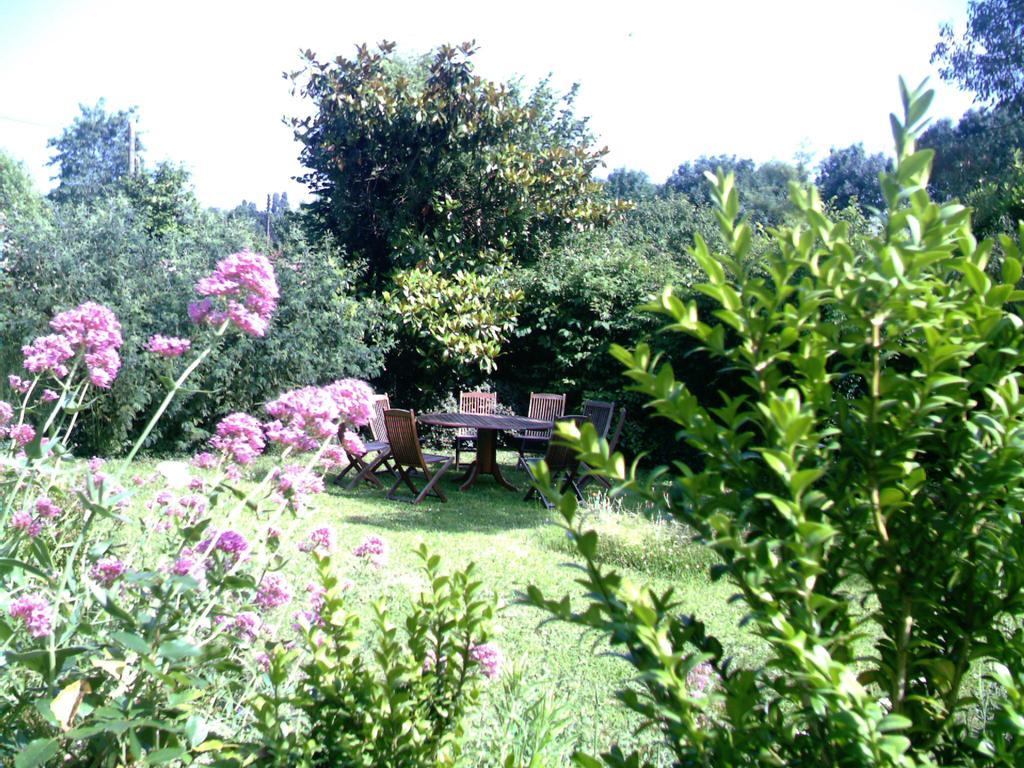 La Tour Des Laudes Bed and Breakfast Breuil-Barret Buitenkant foto
