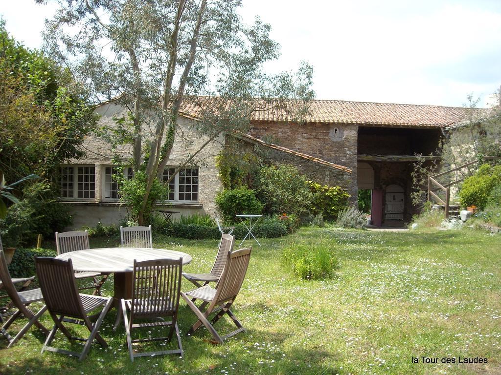 La Tour Des Laudes Bed and Breakfast Breuil-Barret Buitenkant foto