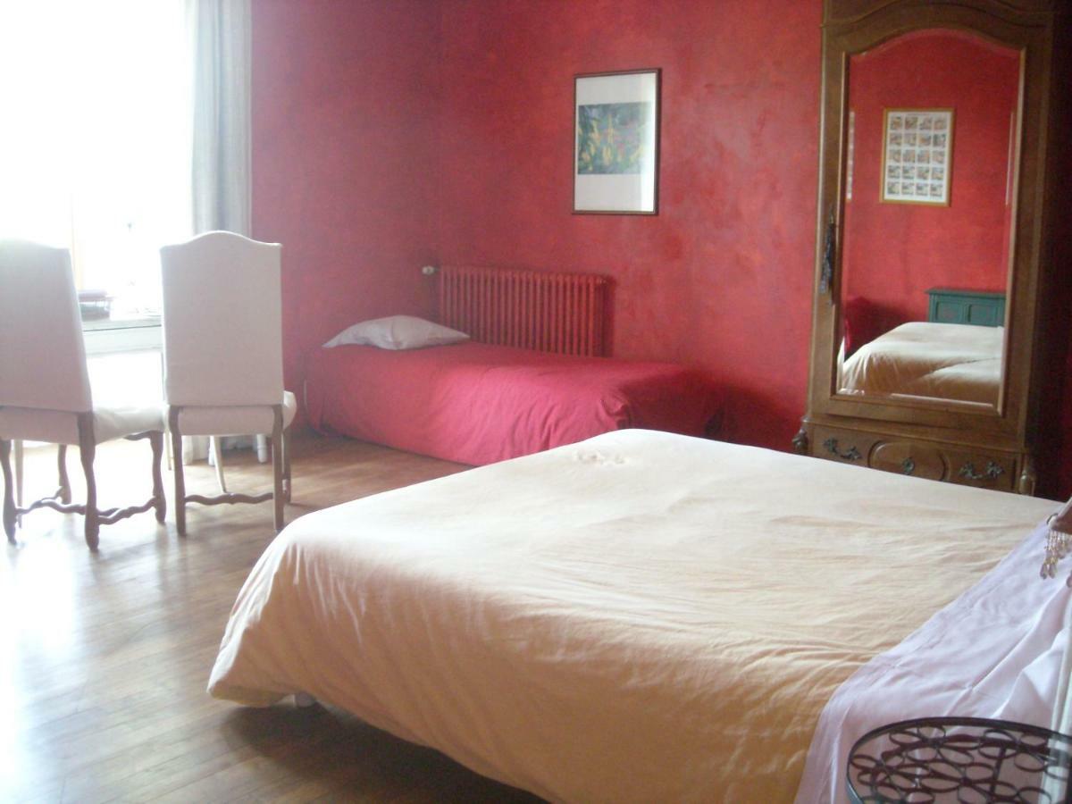 La Tour Des Laudes Bed and Breakfast Breuil-Barret Buitenkant foto