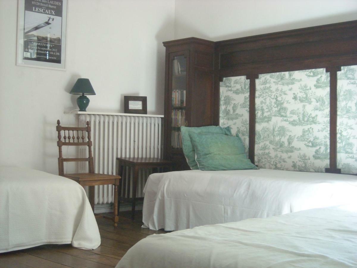 La Tour Des Laudes Bed and Breakfast Breuil-Barret Buitenkant foto