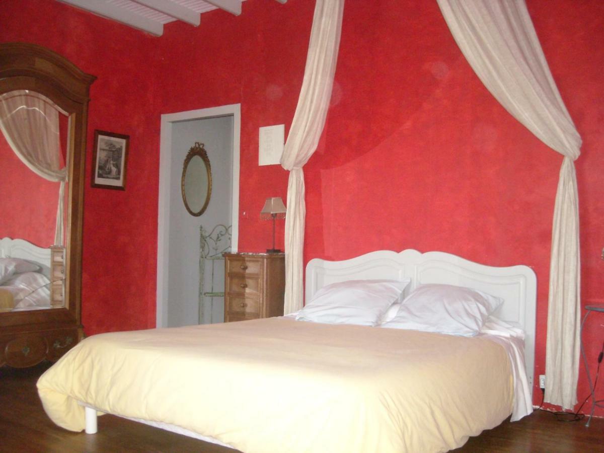 La Tour Des Laudes Bed and Breakfast Breuil-Barret Buitenkant foto