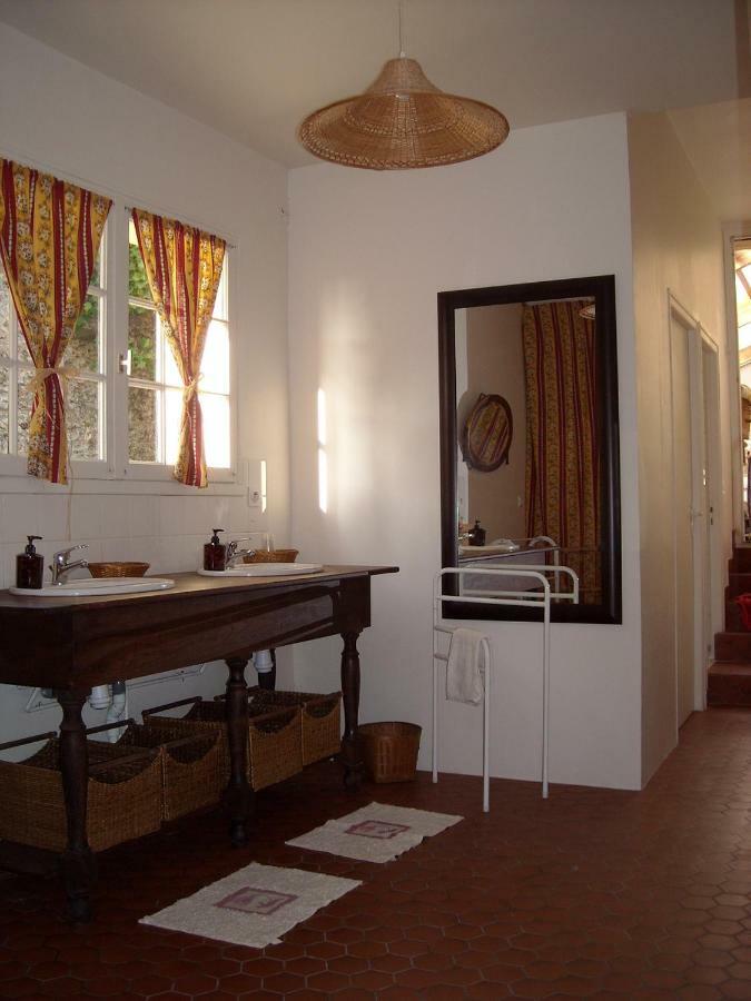 La Tour Des Laudes Bed and Breakfast Breuil-Barret Buitenkant foto